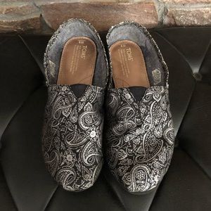 Black paisley printed Toms